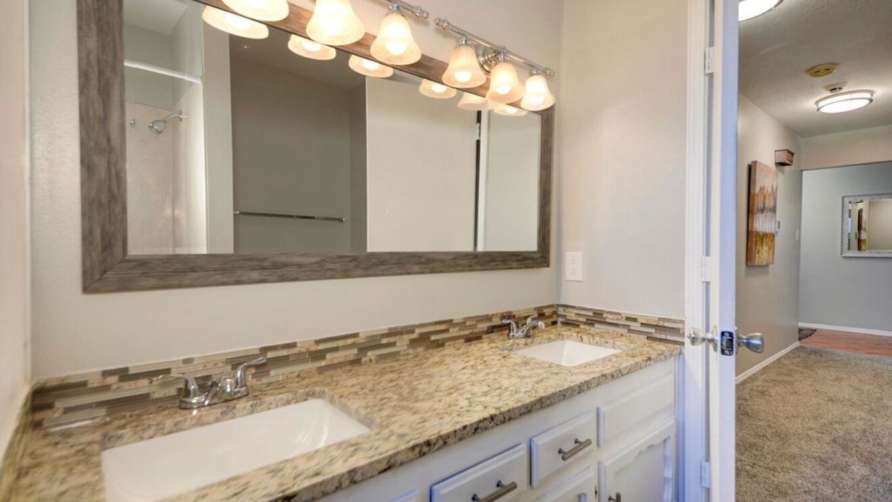 Photo of Bathroom in Glenwood Hills