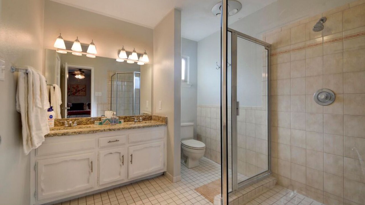 Photo of Bathroom in Glenwood Hills