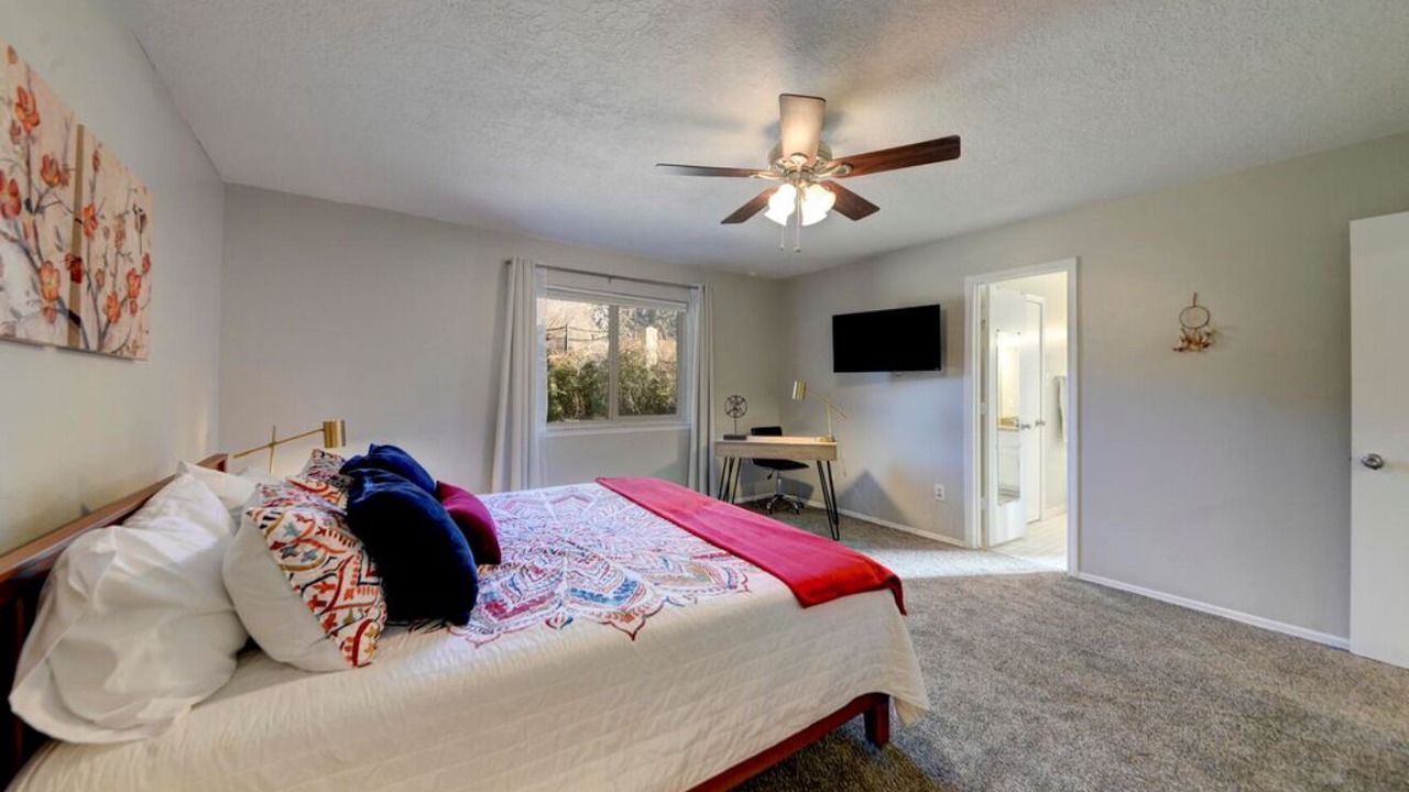 Photo of Bedroom in Glenwood Hills