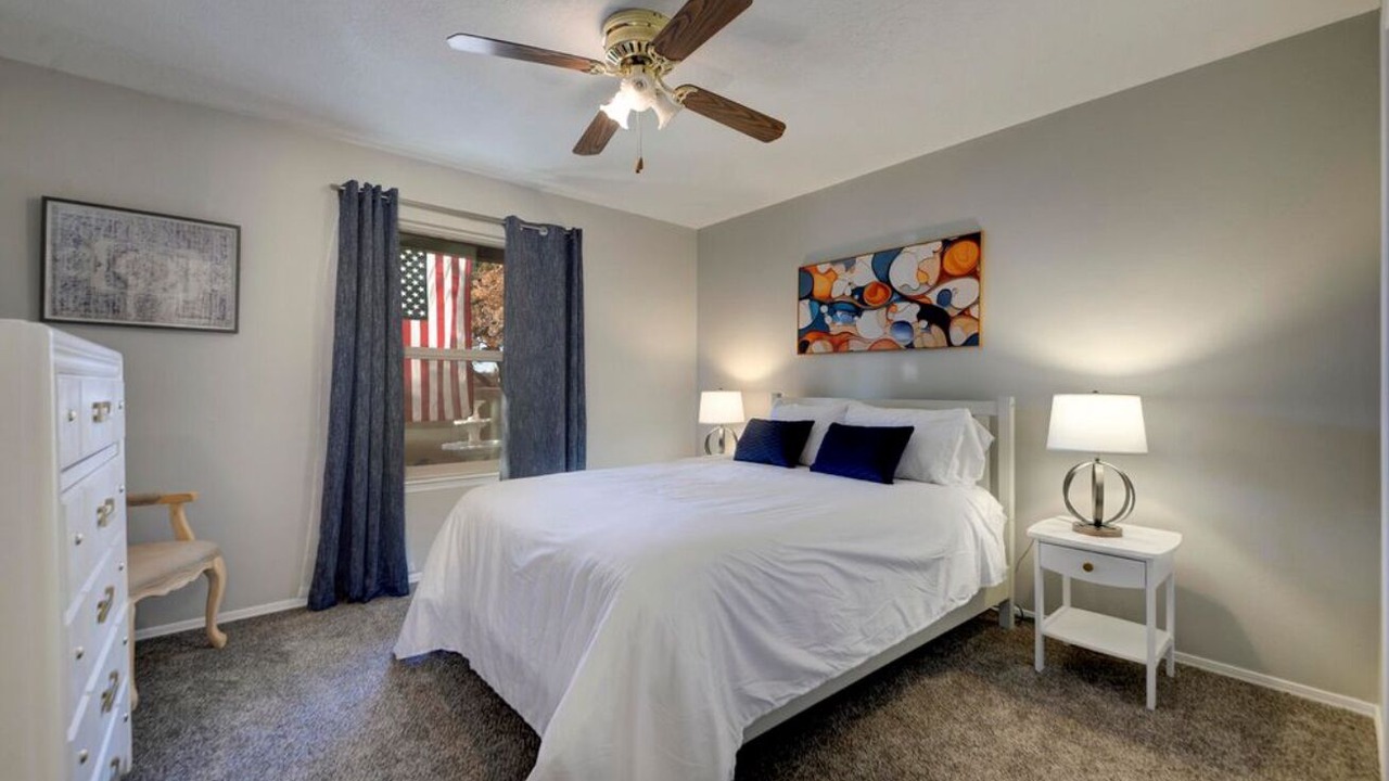 Photo of Bedroom in Glenwood Hills