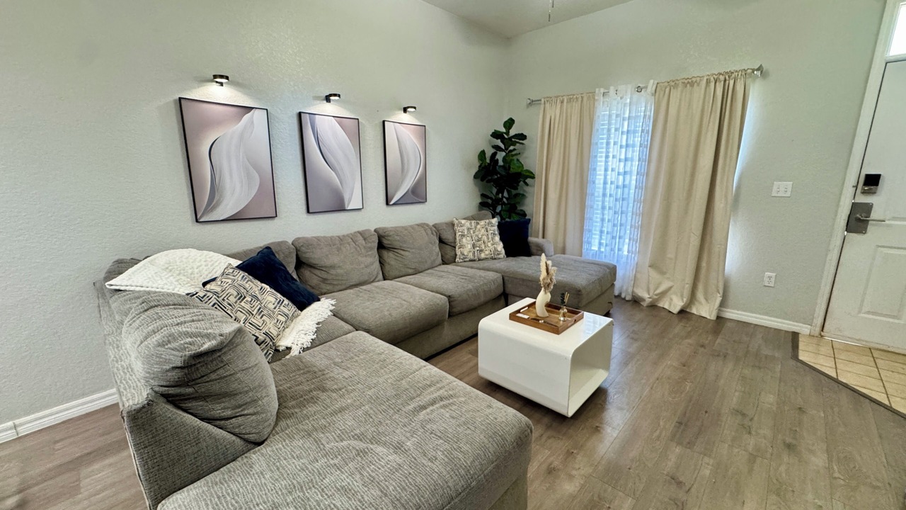 Photo of Livingroom in Venetian Bay Villages