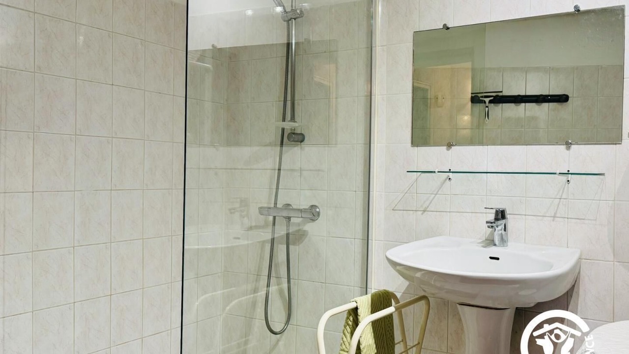 Photo of Bathroom in Caunes-Minervois