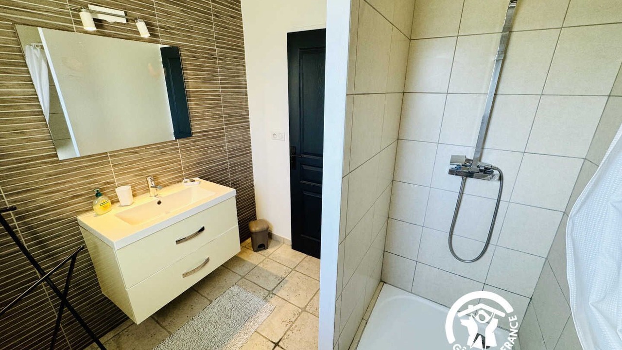Photo of Bathroom in Roquefort-des-Corbieres
