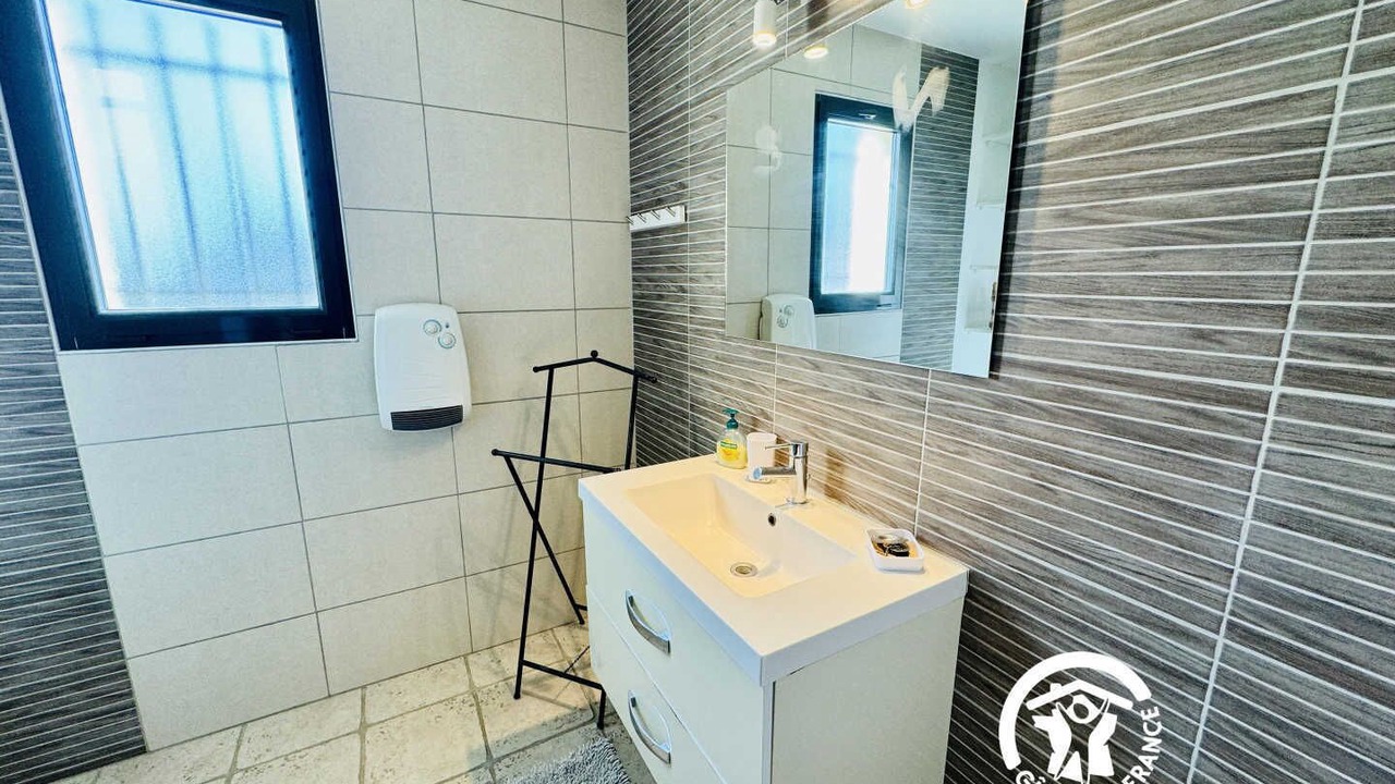Photo of Bathroom in Roquefort-des-Corbieres