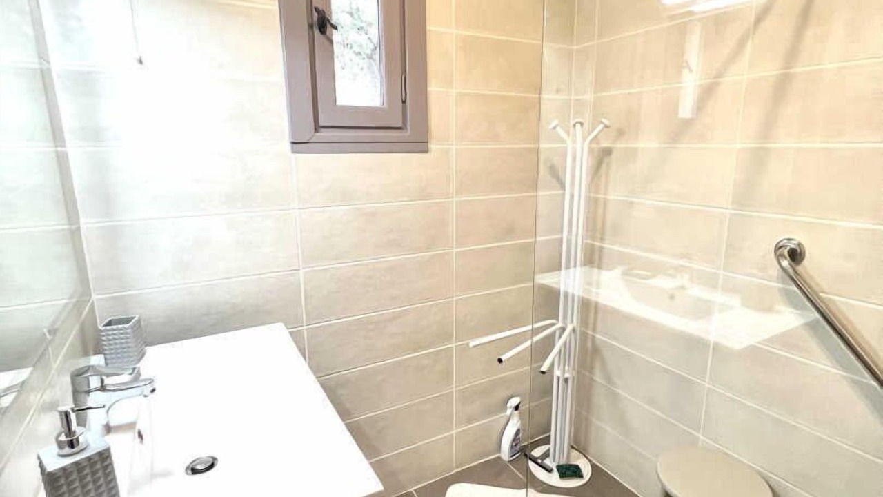 Photo of Bathroom in Villeneuve-Minervois