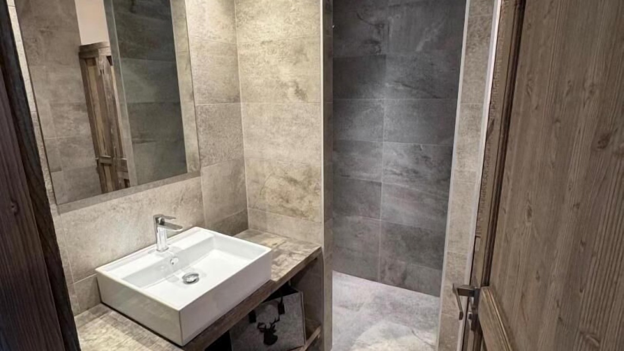 Photo of Bathroom in Llo