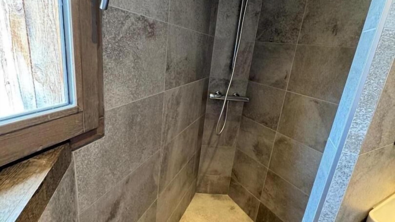 Photo of Bathroom in Llo