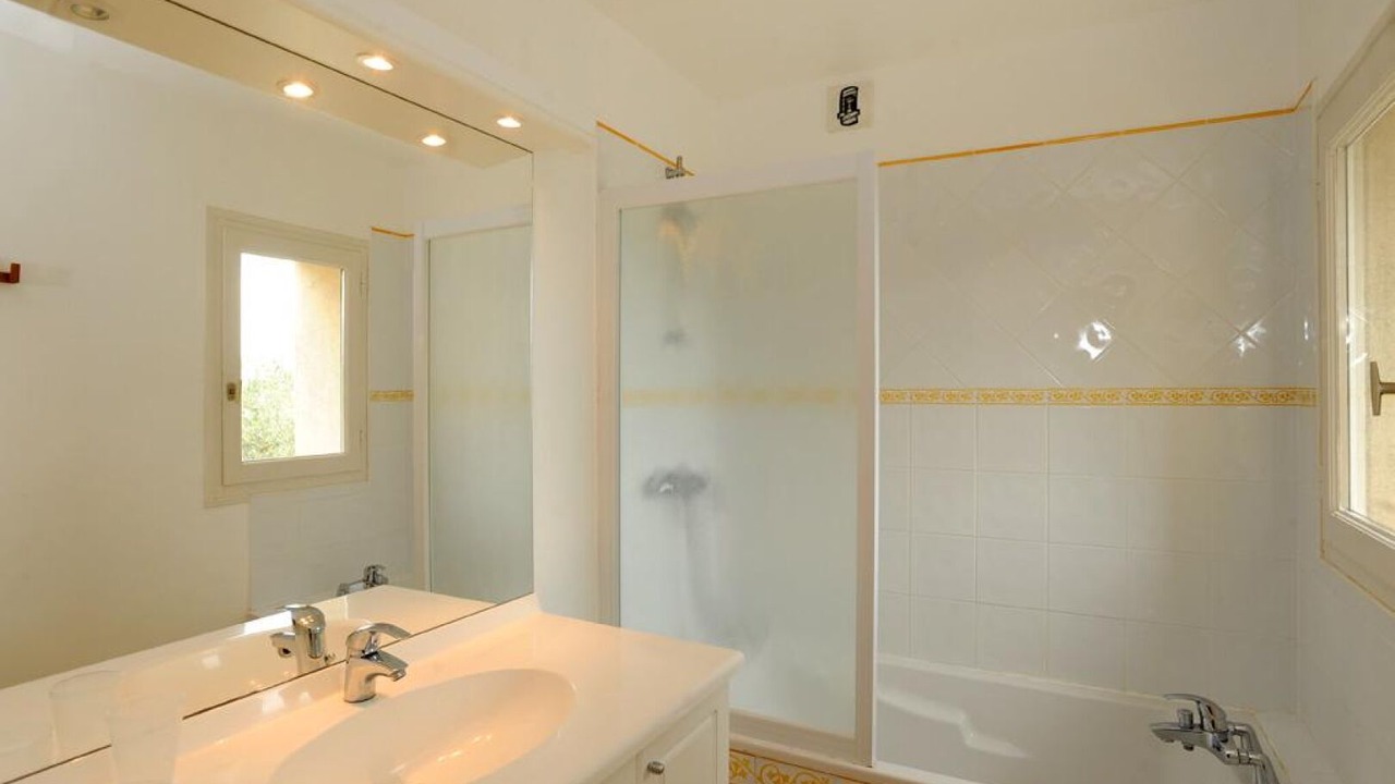 Photo of Bathroom in Thuir