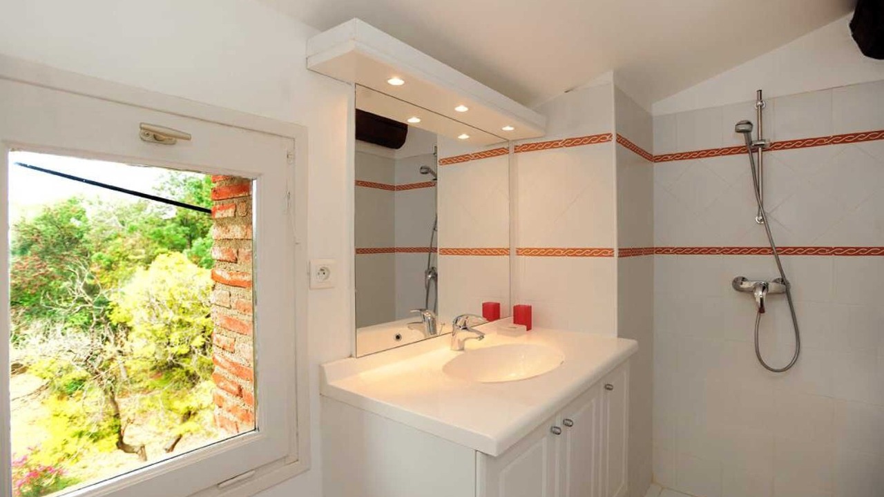 Photo of Bathroom in Thuir