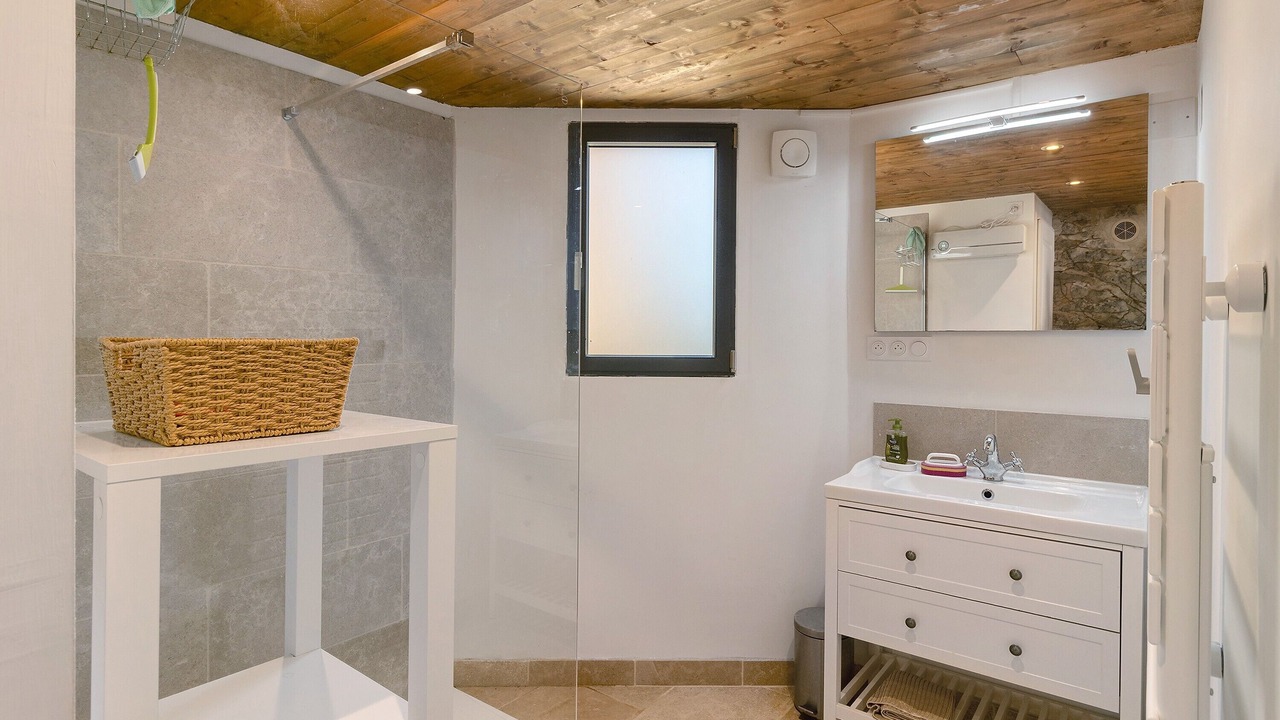 Photo of Bathroom in Jayac
