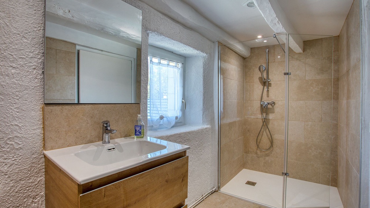 Photo of Bathroom in Jayac