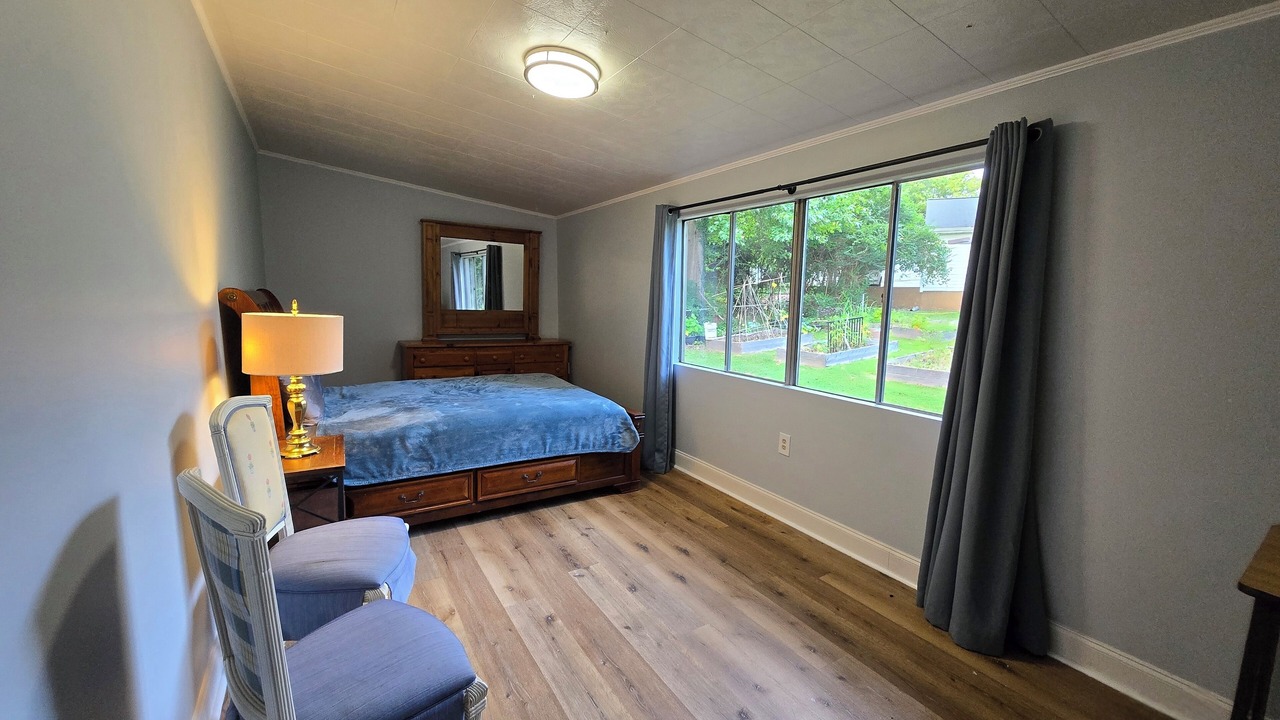 Photo of Bedroom in Oak Ridge
