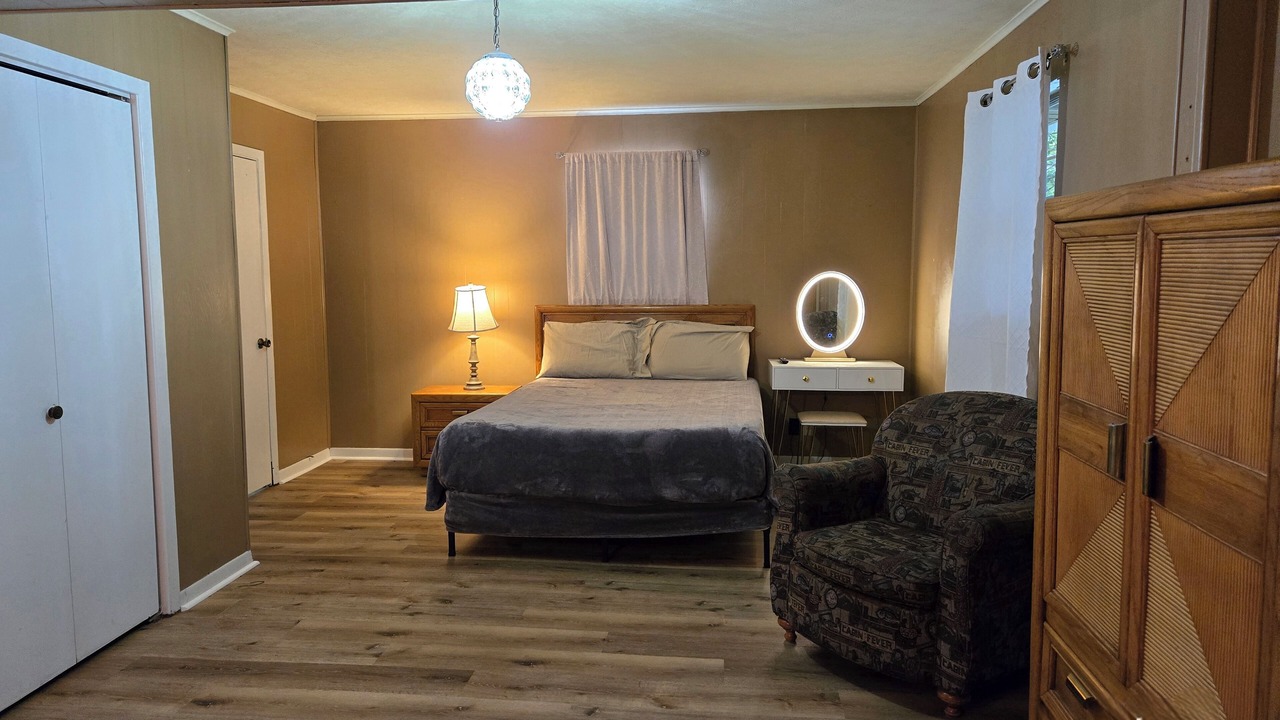 Photo of Bedroom in Oak Ridge
