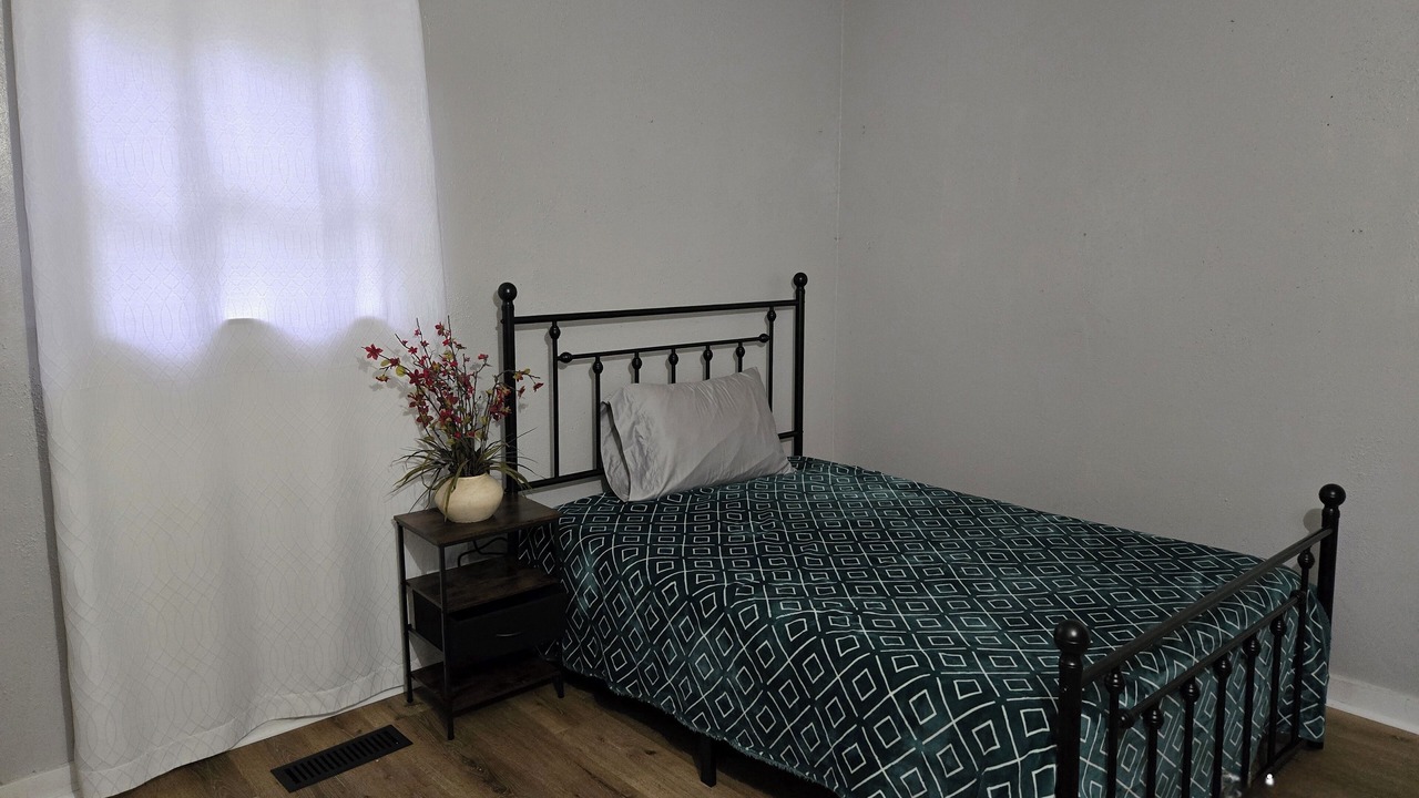 Photo of Bedroom in Oak Ridge