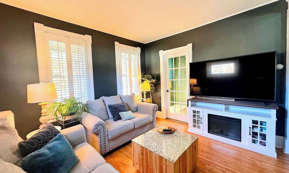 Photo of Livingroom in Oswego