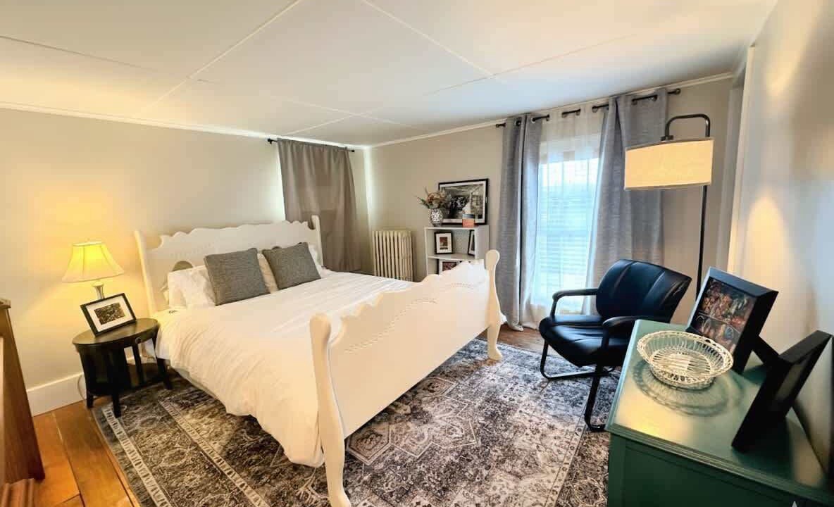 Photo of Bedroom in Oswego