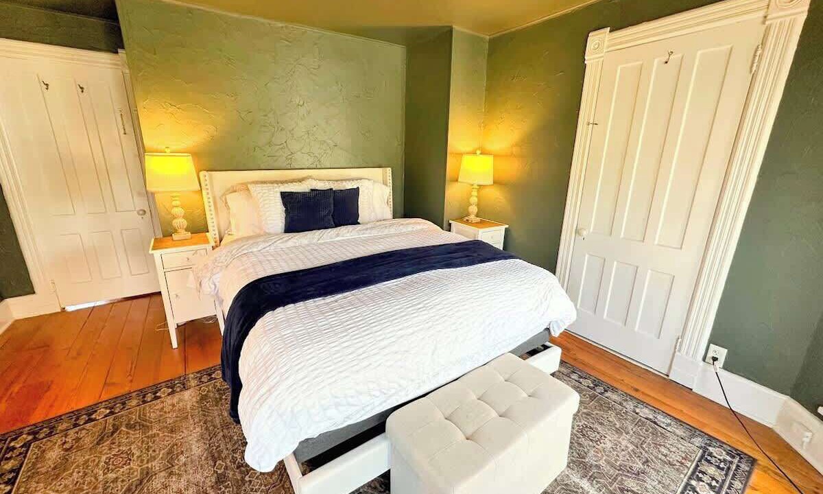 Photo of Bedroom in Oswego