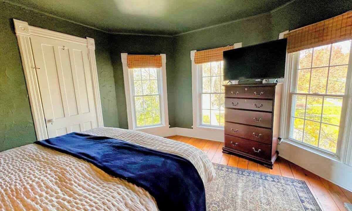 Photo of Bedroom in Oswego
