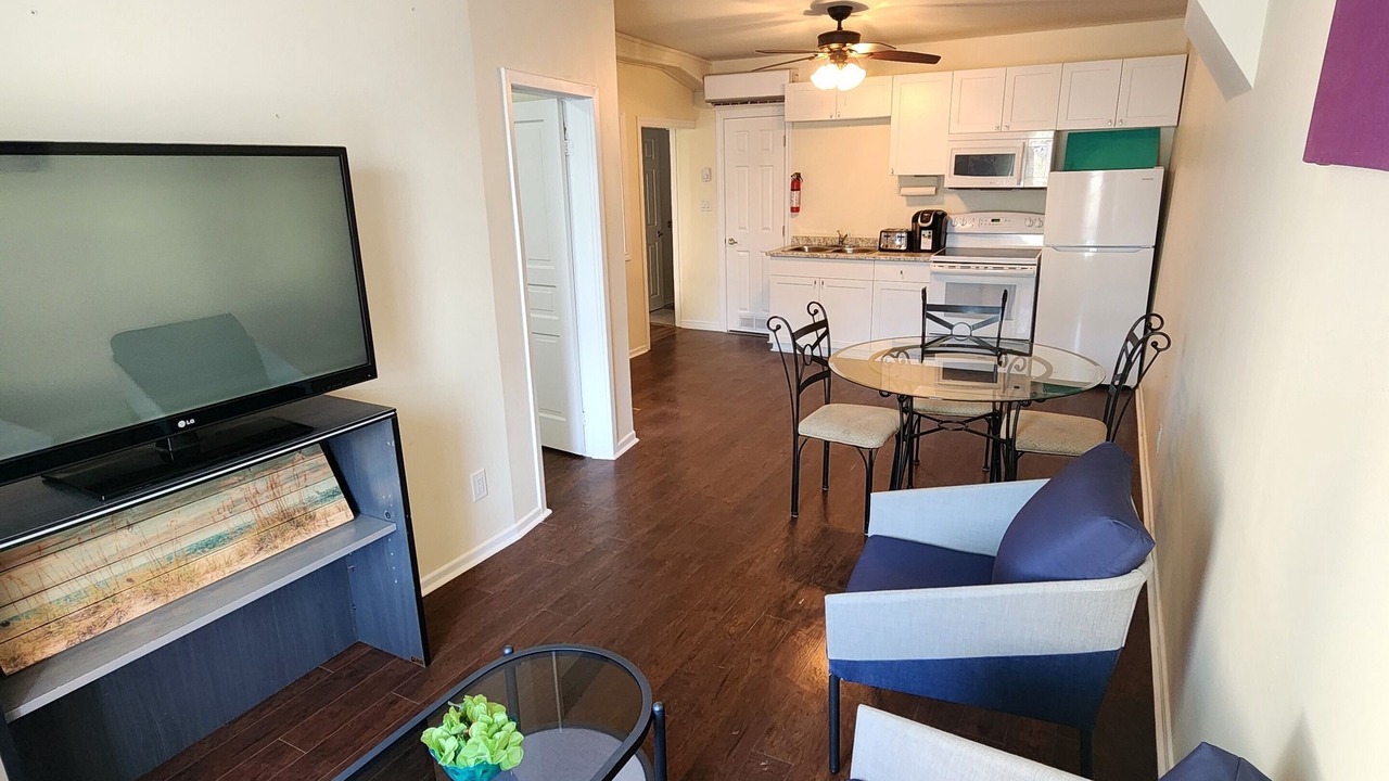 Photo of Livingroom in Shelburne
