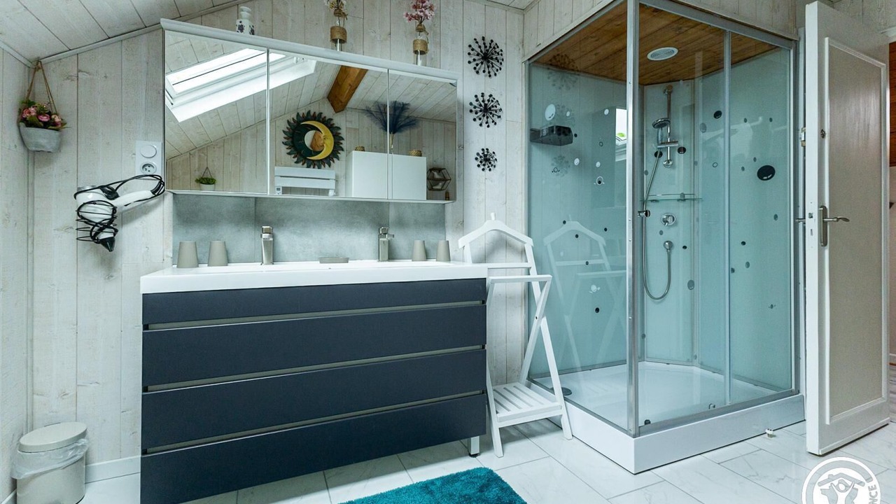 Photo of Bathroom in Murat-le-Quaire