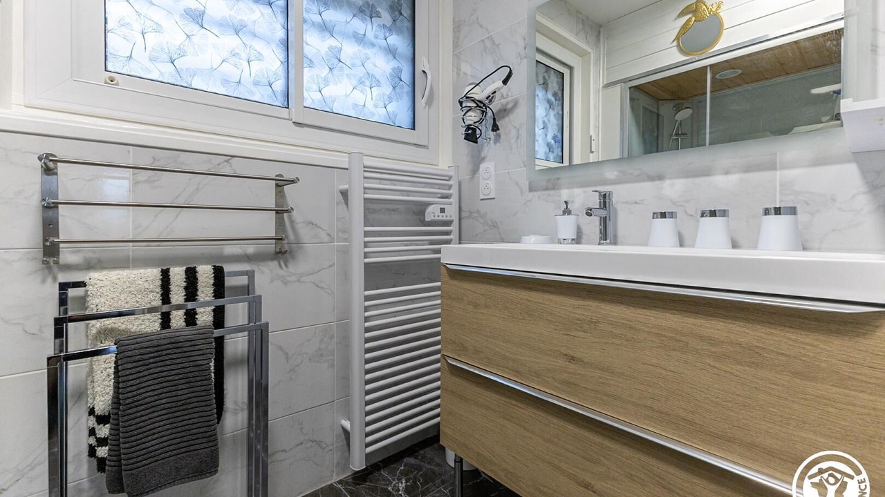 Photo of Bathroom in Murat-le-Quaire