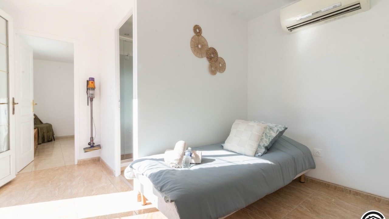 Photo of Bedroom in Calmont