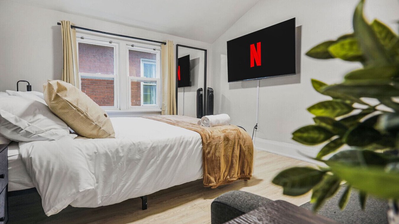 Photo of Bedroom in Lakeview