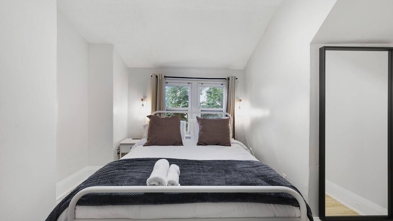 Photo of Bedroom in Lakeview
