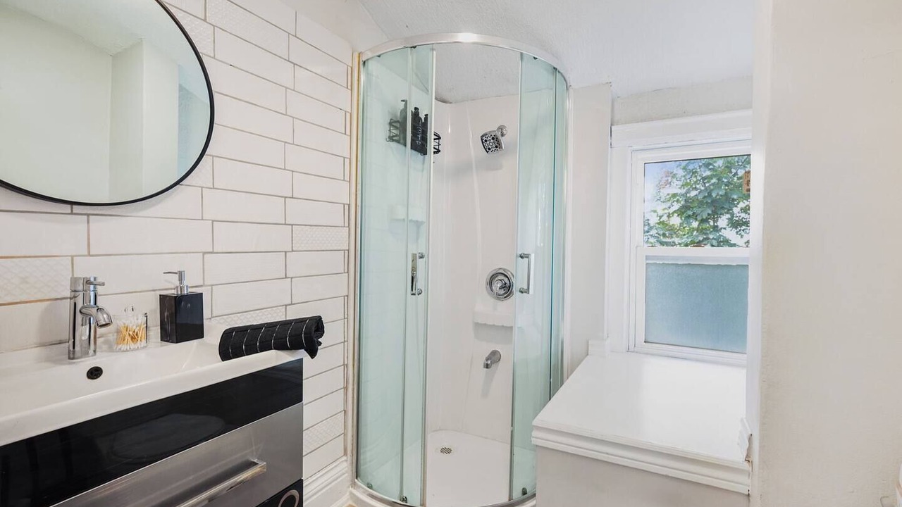 Photo of Bathroom in Lakeview