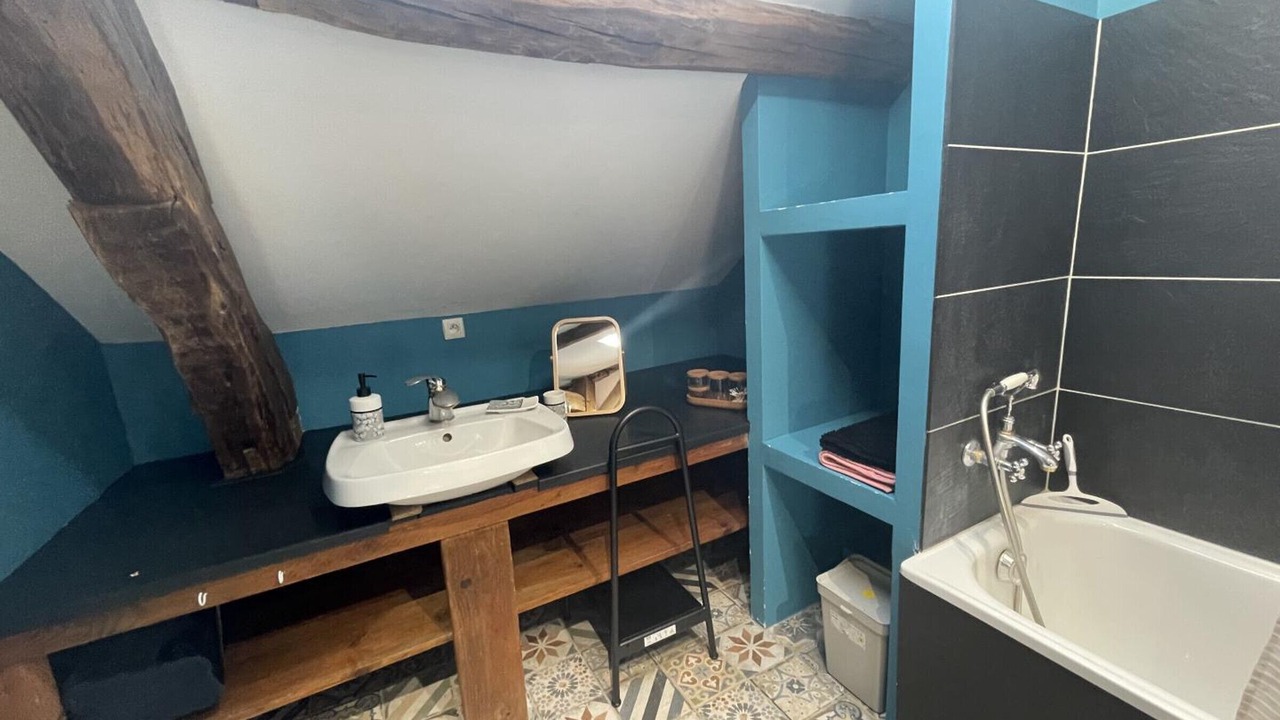 Photo of Bathroom in Ballan-Mire