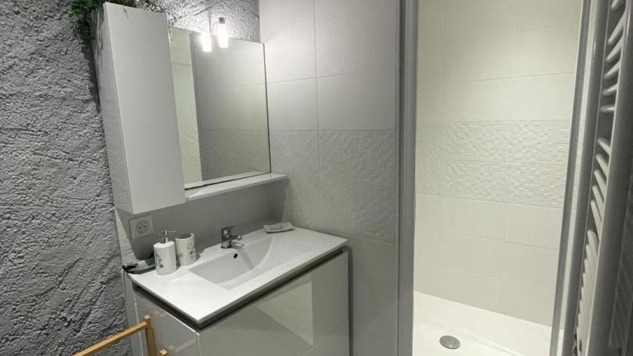 Photo of Bathroom in Ballan-Mire