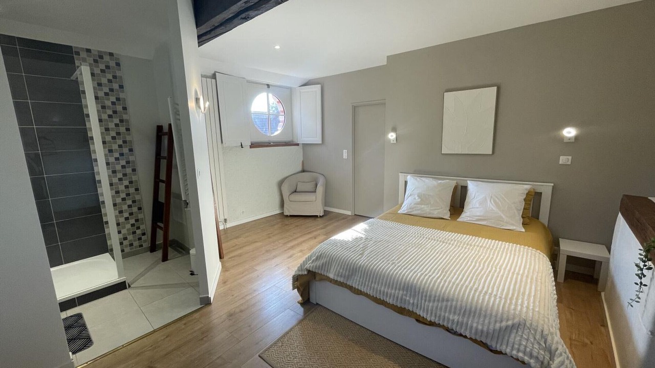 Photo of Bedroom in Ballan-Mire