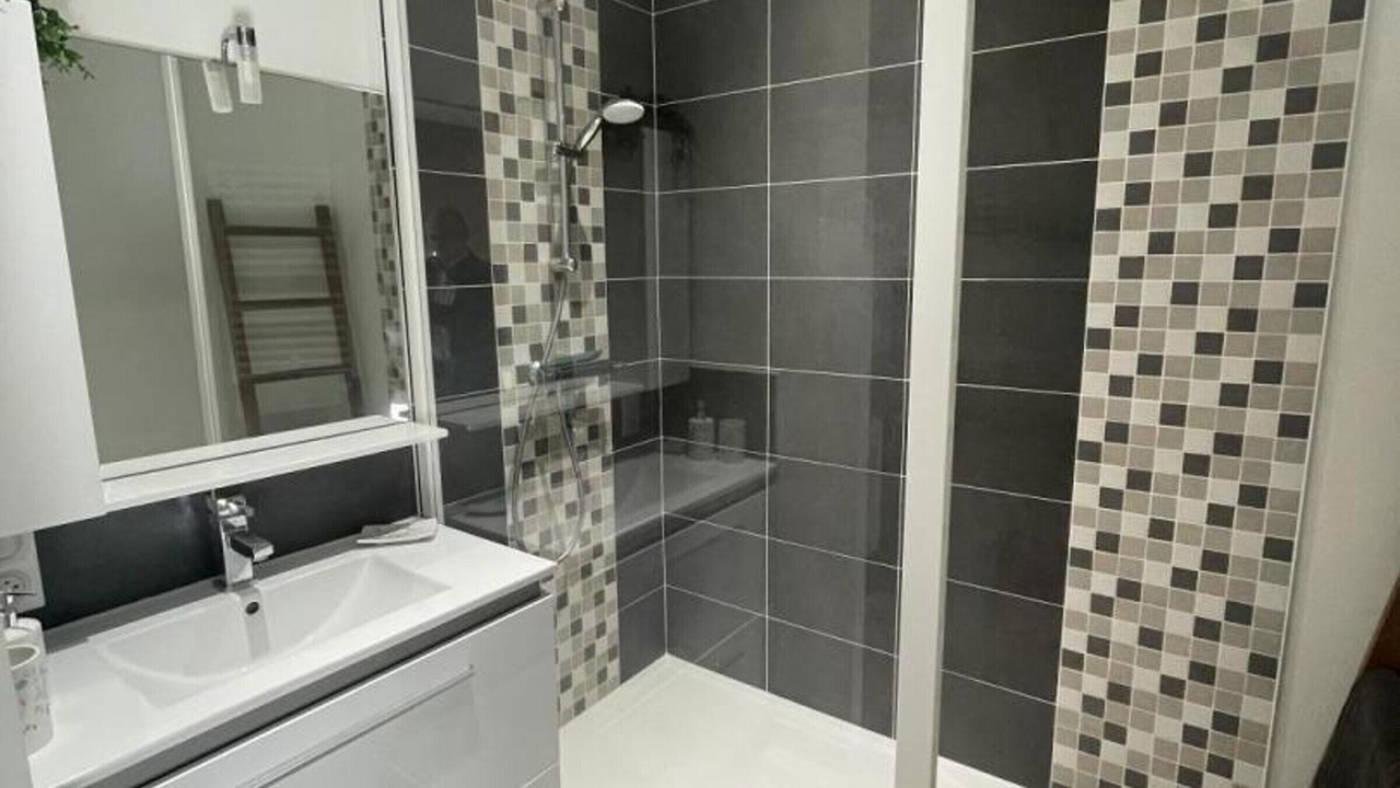 Photo of Bathroom in Ballan-Mire