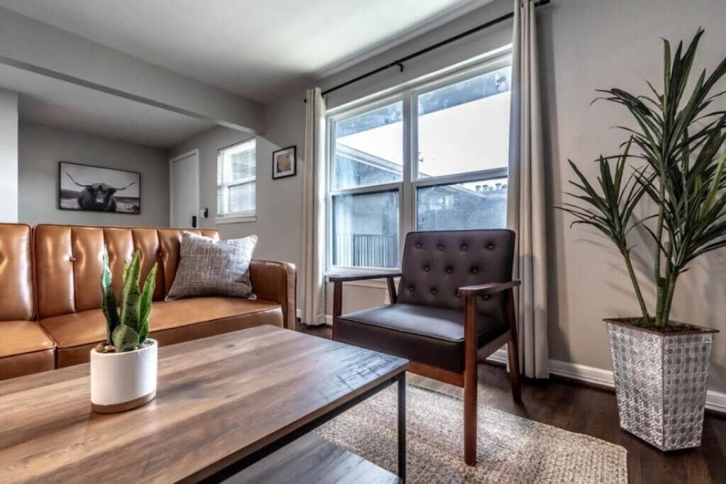 Photo of Livingroom in Neartown