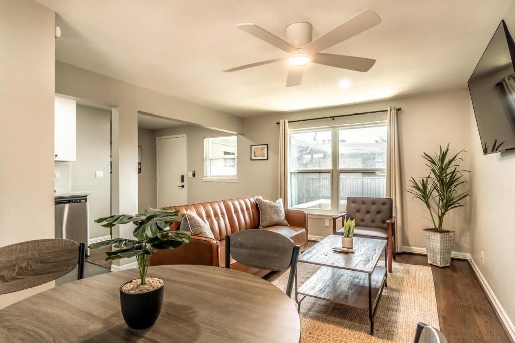 Photo of Livingroom in Neartown