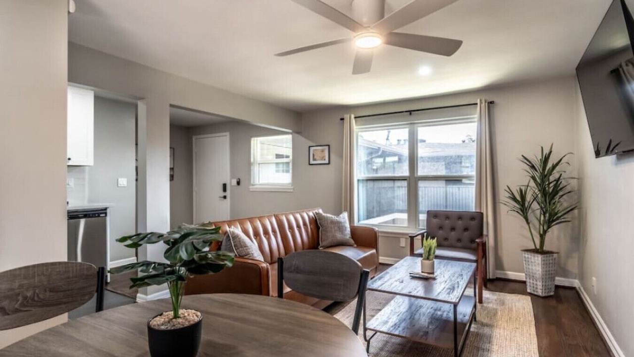 Photo of Livingroom in Neartown