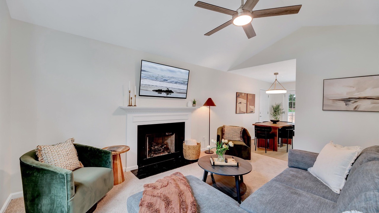 Photo of Livingroom in Northwest Raleigh
