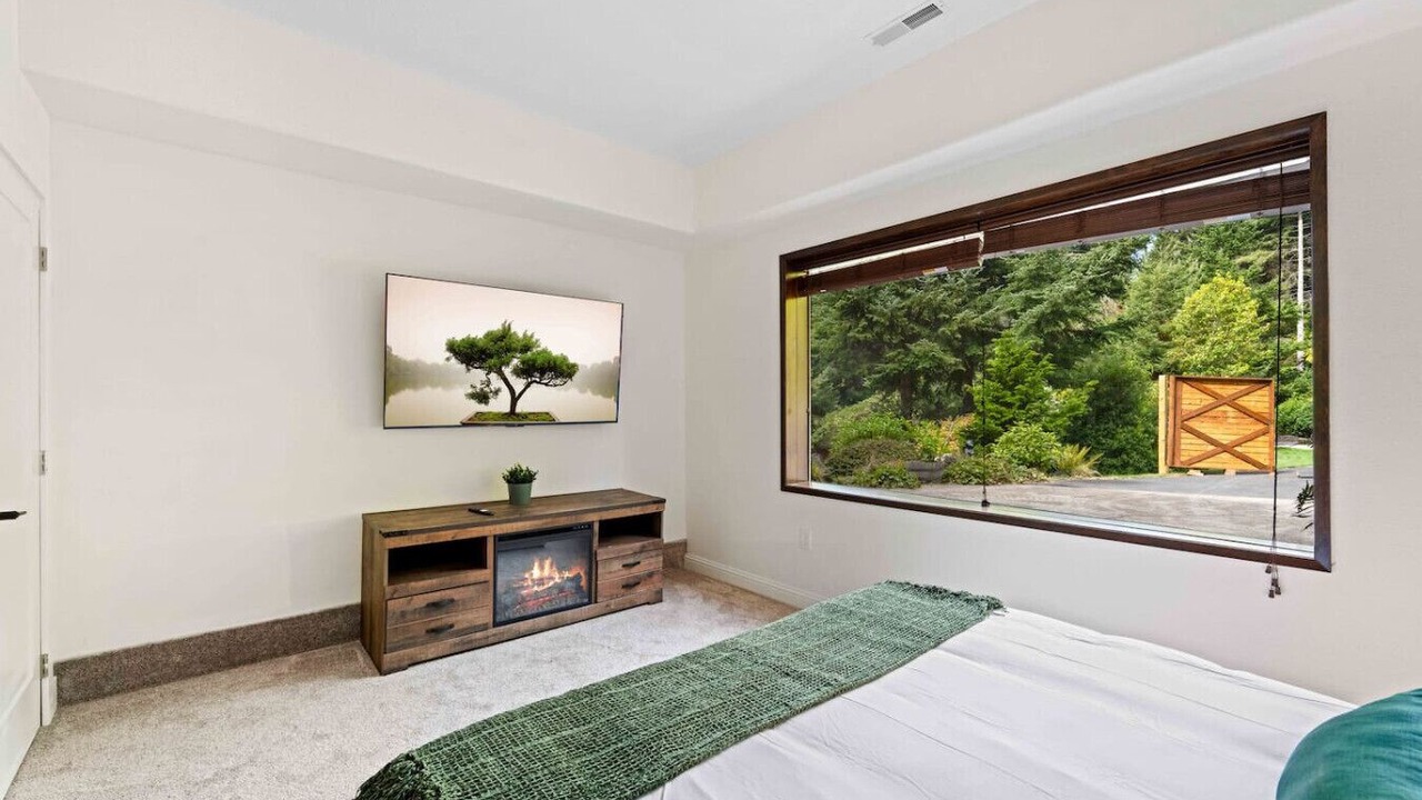 Photo of Bedroom in Saunders Lake