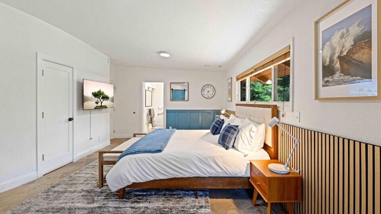 Photo of Bedroom in Saunders Lake