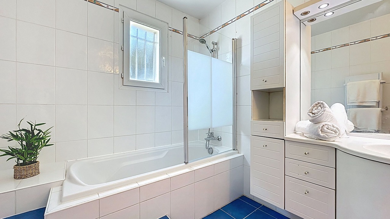 Photo of Bathroom in Pornic