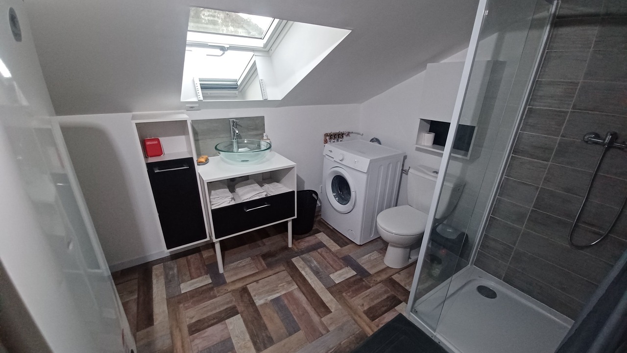 Photo of Bathroom in Vions