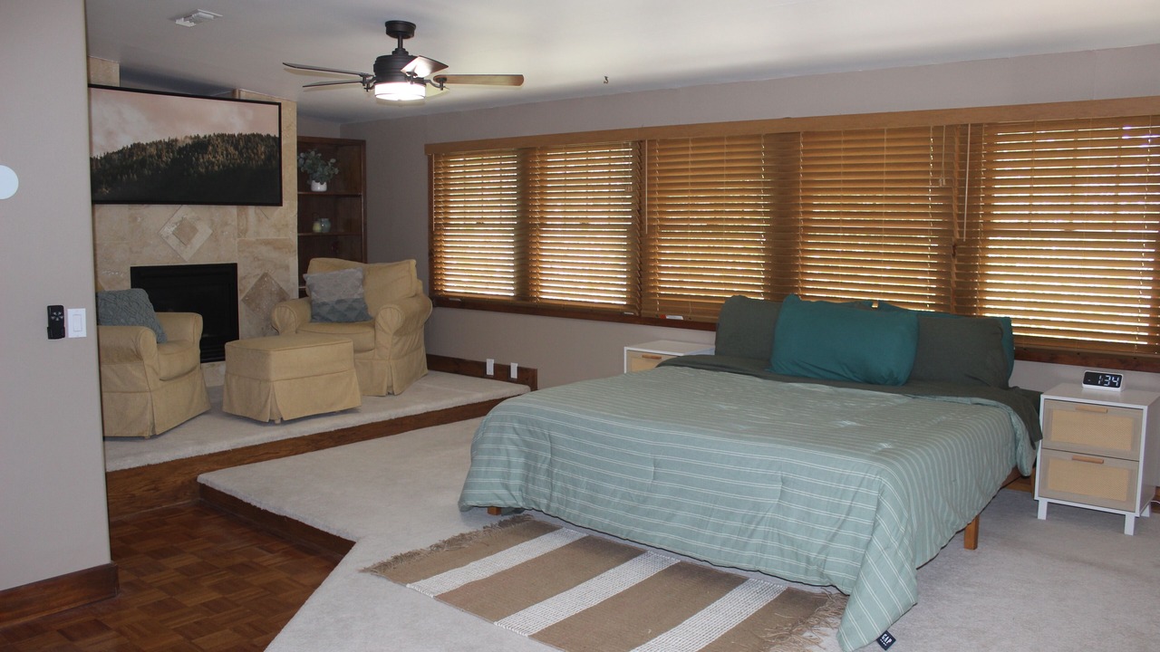 Photo of Bedroom in Running Springs