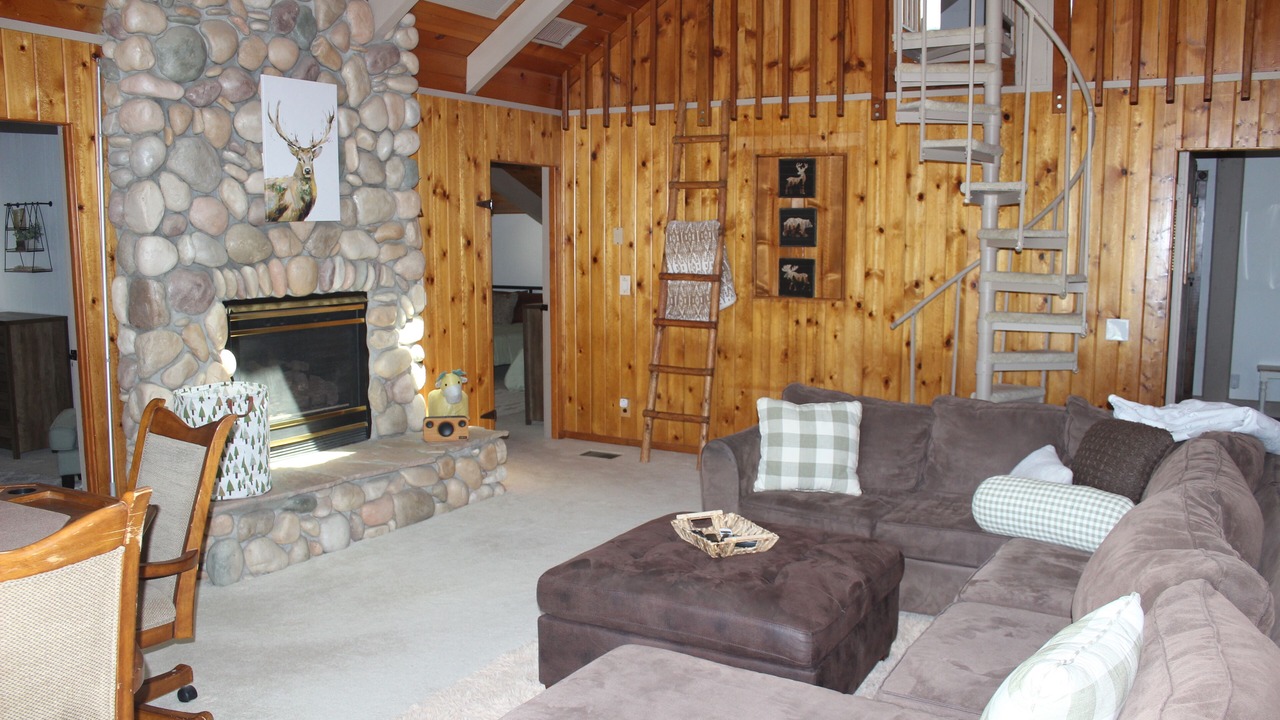 Photo of Livingroom in Running Springs