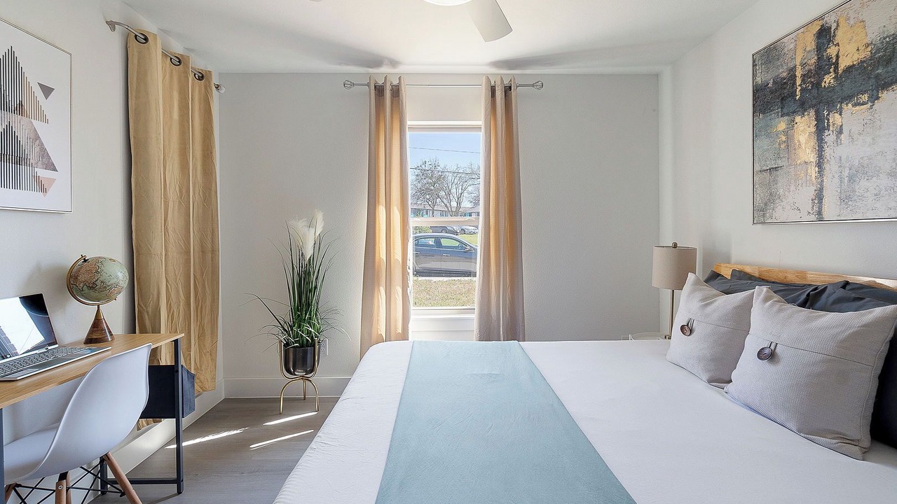 Photo of Bedroom in Oak Cliff