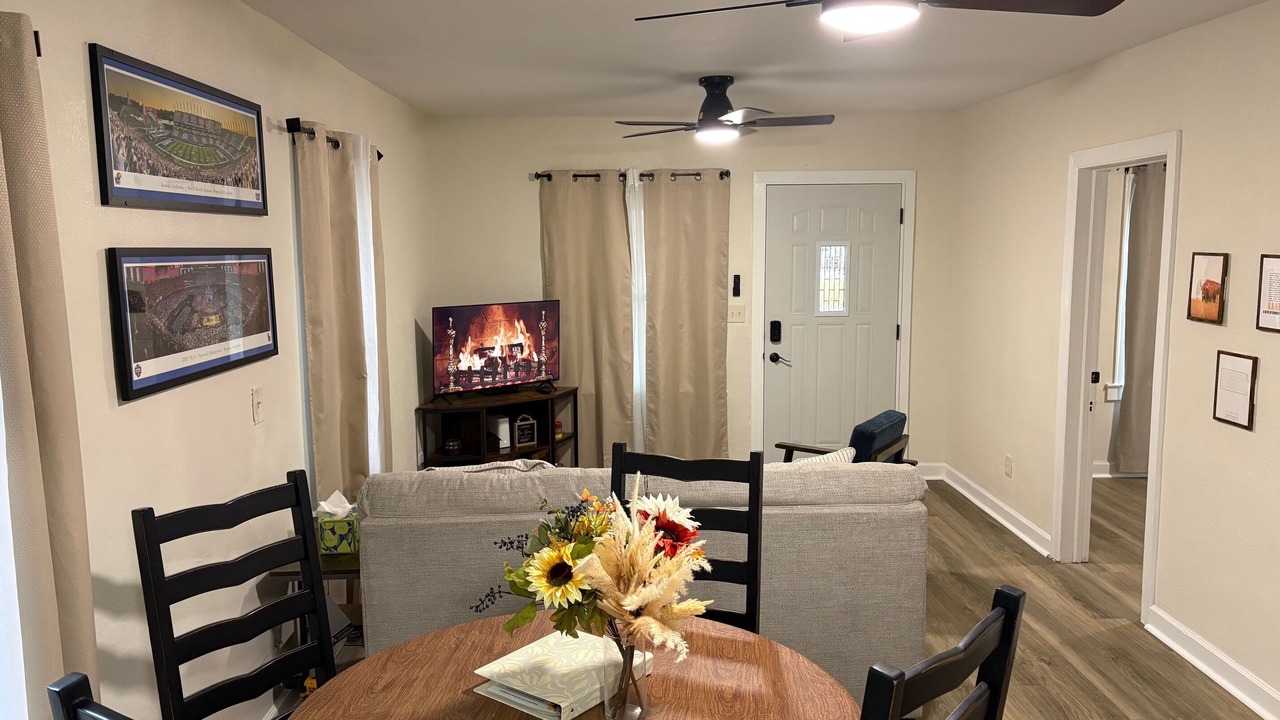 Photo of Livingroom in Lawrence