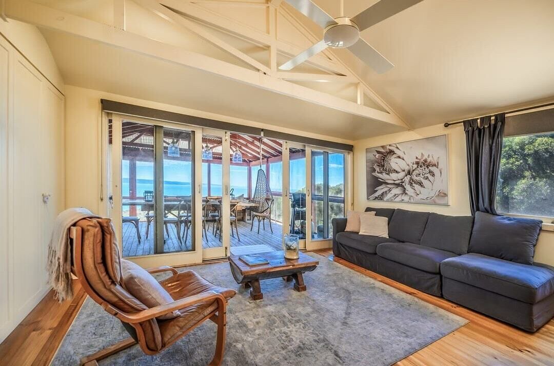 Photo of Livingroom in Cuttlefish Bay