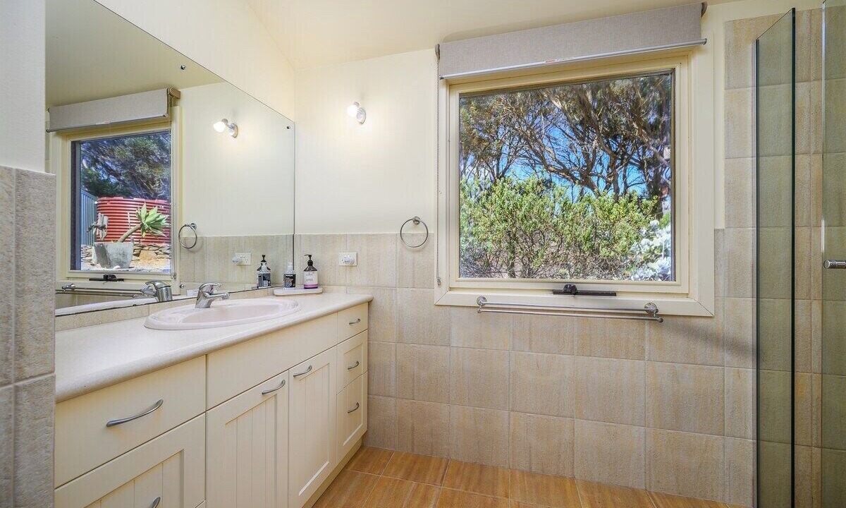 Photo of Bathroom in Cuttlefish Bay