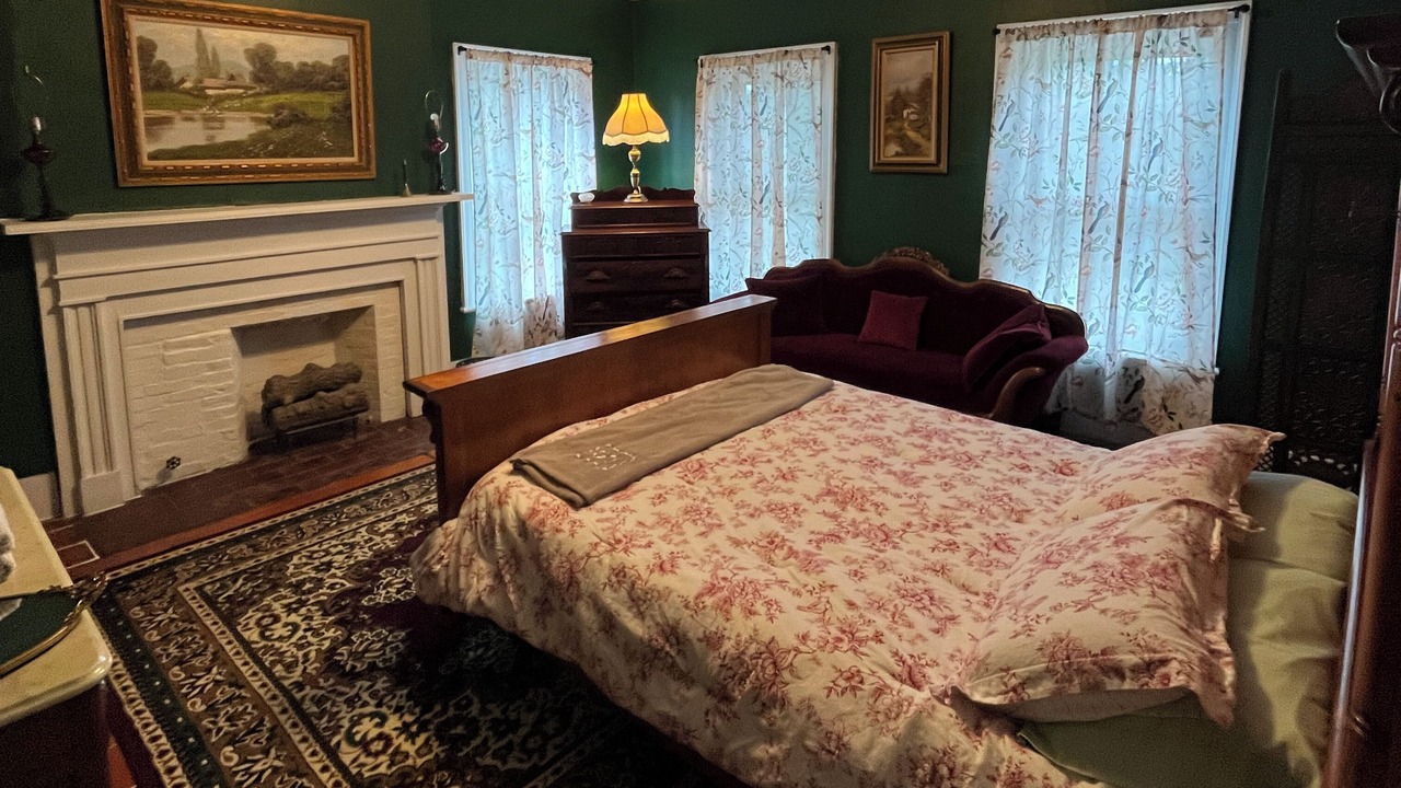 Photo of Bedroom in Seneca Falls