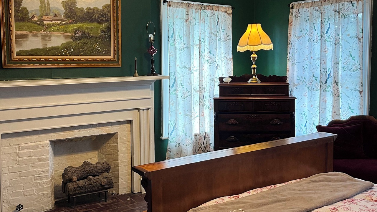 Photo of Bedroom in Seneca Falls