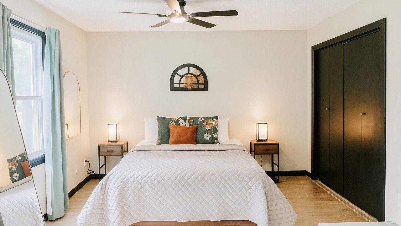 Photo of Bedroom in Lawrence